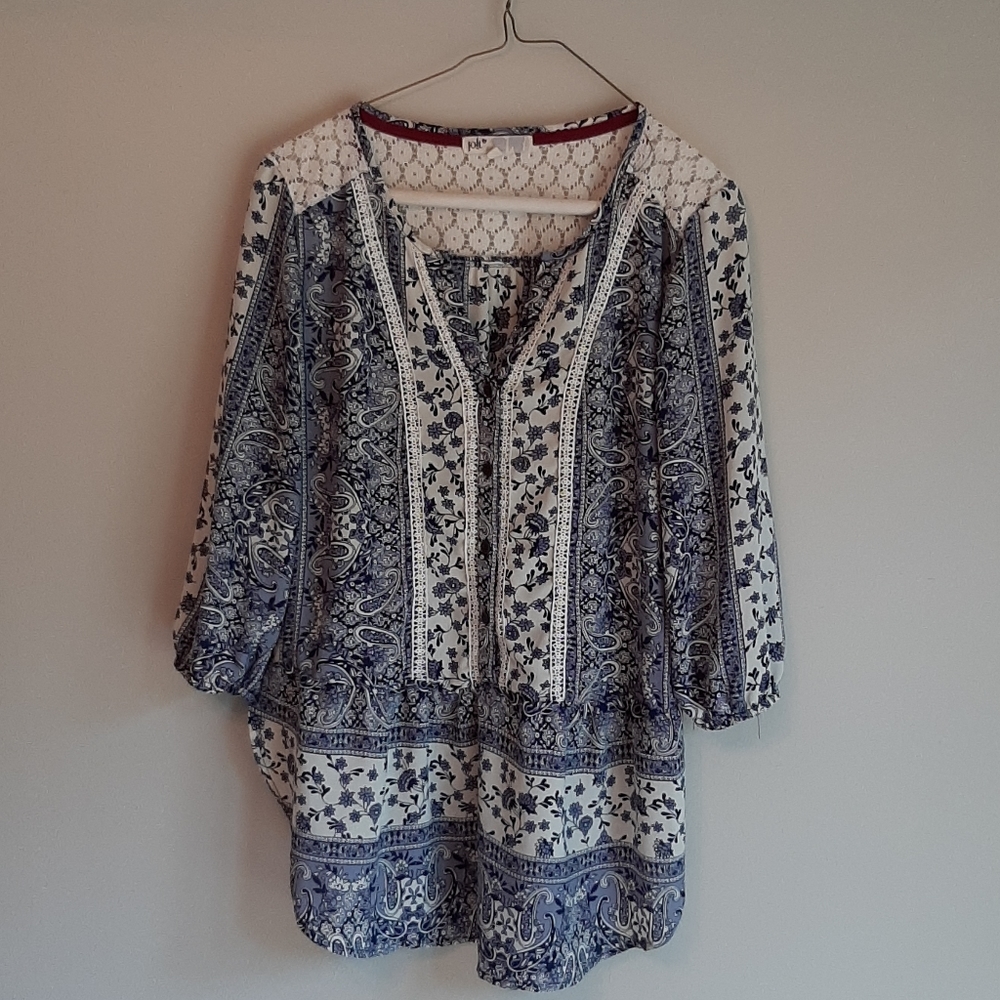 Top with 3/4 sleeves